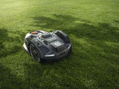 A Husqvarna está lançando o Automower 405XE NERA e outros cortadores de grama robóticos para dar início à temporada de jardinagem de 2025 (Fonte da imagem: Husqvarna)