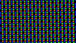 A tela OLED possui uma matriz de subpixel RG/BG que consiste em um diodo de luz vermelha, uma azul e uma verde.