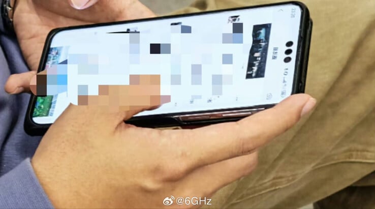 O "Mate 70 Pro" sorri para a câmera em seu novo vazamento. (Fonte: Super Digital Master Lao Zhou via Weibo)