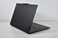 Agora com touchpad Sensel háptico: Lenovo ThinkPad X1 Carbon Gen 13 recebe opção de personalização (fonte da imagem: Benjamin Herzig/Notebookcheck)