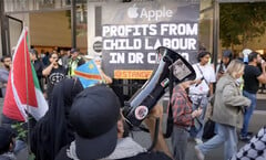 Apple iPhone 16: Protestos ocorreram em todo o mundo durante o lançamento, com Londres destacando as violações dos direitos humanos no Congo e em Gaza (Fonte da imagem: Youtube / Oinat)