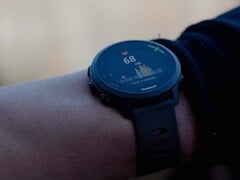 A Garmin está atualizando os smartwatches Forerunner 245, Forerunner 745 e Forerunner 945 (acima). (Fonte da imagem: Garmin)