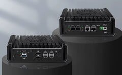 O mini PC Topton X4H-XL possui duas portas ópticas SFP+ de 10 gigabits. (Fonte da imagem: Liliputing)