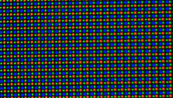 As telas OLED usam uma matriz de subpixel RG/BG que consiste em um diodo de luz vermelha, um azul e dois verdes.