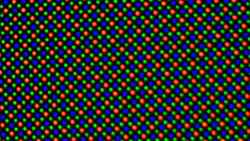 A tela OLED tem uma matriz de subpixel RG/BG que consiste em um diodo de luz vermelha, uma azul e uma verde.