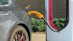 Resfriando a manopla do Supercharger com uma toalha molhada (Fonte da imagem: Out of Spec/X)