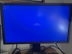 Os sistemas Linux com o kernel 6.10 exibem uma Tela Azul da Morte pela primeira vez no caso de um kernel panic (imagem: @javierm@fosstodon.org).