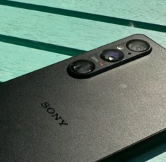 O Sony Xperia 1 V agora está recebendo Android 15. (Fonte da imagem: Trusted Reviews)