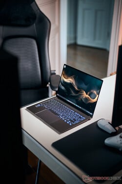 Análise do Asus Zenbook S 14. Dispositivo de teste fornecido pela Asus Alemanha.