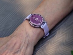 A atualização do firmware Garmin versão 7.10 já está disponível para o smartwatch Lily 2. (Fonte da imagem: Garmin)