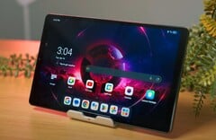 O popular tablet para jogos Legion Y700 da Lenovo foi lançado internacionalmente como Legion Tab. (Fonte da imagem: TechniQualities via YouTube)