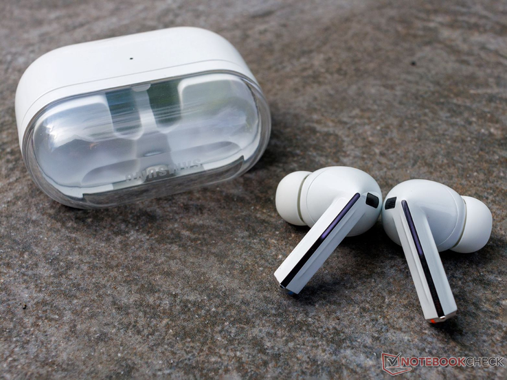 Samsung Galaxy Buds 3 White (imagem via Notebookcheck)