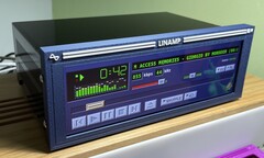 O Linamp é uma ode IRL ao software de reprodução de música mais popular de todos os tempos (Fonte da imagem: Rodmg via Hackaday)