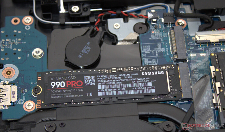 O Pro 16 oferece espaço para dois SSDs PCIe-4.