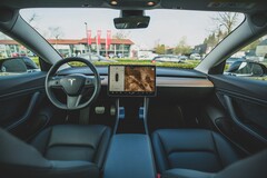 O Full Self-Driving da Tesla é uma opção de US$ 8.000 na compra de veículos com uma assinatura subsequente de US$ 99/mês. (Fonte da imagem: Bram Van Oost)