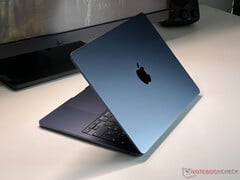 Apple confirmou extraoficialmente o lançamento iminente dos novos MacBook Airs de 13 e 15 polegadas. (Fonte da imagem: Notebookcheck)