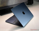 Apple confirmou extraoficialmente o lançamento iminente dos novos MacBook Airs de 13 e 15 polegadas. (Fonte da imagem: Notebookcheck)