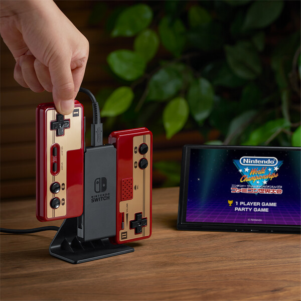 O Joy-Con Charging Stand também pode carregar os controles NES. (Fonte da imagem: Nintendo)