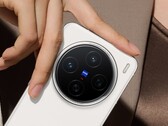 O gerente de produto da Vivo, Han Boxiao, divulgou novas fotos da câmera Zeiss do Vivo X200. (Fonte da imagem: Weibo)