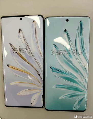 Honor 70 e 70 unidades Pro são exibidas e comparadas em uma loja de tijolo e cimento. (Fonte: Máquina Wang Tengxiao via Weibo)