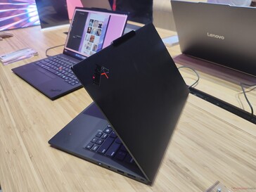 Lenovo ThinkPad X1 Carbon Gen 13 Aura Edition (fonte da imagem: Benjamin Herzig)