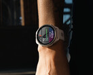 A Garmin disponibilizou uma nova atualização focada na correção de bugs para os smartwatches Forerunner recentes. (Fonte da imagem: Garmin)