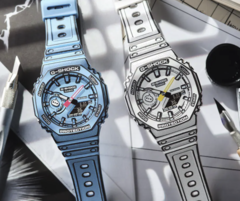 A série Casio Manga GA-2100MNG apresenta dois relógios, um na cor azul e outro na cor branca. (Fonte da imagem: Casio)