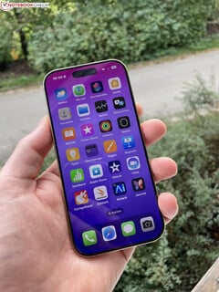 O iPhone 17 pode usar a mesma tela que o iPhone 16 Pro (foto). (Fonte da imagem: Notebookcheck)