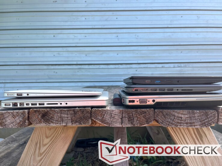 Os laptops mais antigos eram geralmente generosos com E/S em comparação com as opções atuais. (No sentido horário a partir do canto inferior esquerdo: 2012 MacBook Pro 15, 2014 MacBook Air, Lenovo Chromebook 3, HP Stream 14, Dell Latitude E6430)