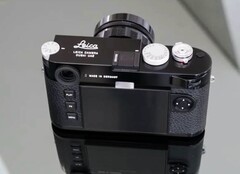 Há rumores de que o M11 da Leica será lançado em uma edição limitada com botões prateados (Fonte da imagem: LeicaRumors)