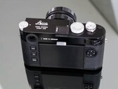 Há rumores de que o M11 da Leica será lançado em uma edição limitada com botões prateados (Fonte da imagem: LeicaRumors)