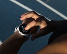 A funcionalidade da tela sensível ao toque agora deve ser respeitada em vários smartwatches Forerunner. (Fonte da imagem: Garmin)