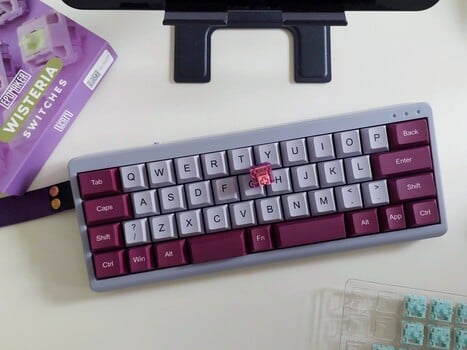 Teclado mecânico Epomaker TH40 40% com barras de espaço divididas