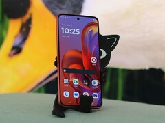 O Motorola Edge 50 Neo é um dos dispositivos que foram afetados pelo problema. (Fonte da imagem: Notebookcheck)