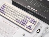 O Epomaker Shadow-X é um teclado 70% mecânico com recursos e materiais premium. (Fonte da imagem: Epomaker)