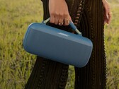 A alça flexível dá ao Bose SoundLink Max uma aparência de bolsa de mão (Fonte da imagem: Bose)