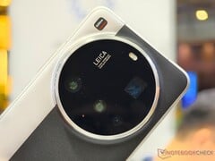 Apesar de ter conquistado o primeiro lugar no teste de zoom do DxOMark, o Xiaomi 15 permanece em uma posição medíocre no ranking de câmeras principais. (Fonte da imagem: Alexander Fagot, Notebookcheck)