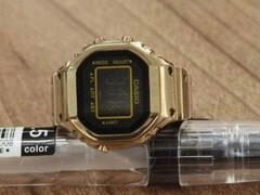 Há rumores de uma nova versão dourada do relógio de anel Casio CRW-001. (Fonte da imagem: Goldblitz Sdn Bhd via Facebook)