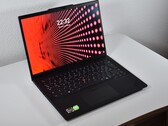 OLED consome a vida útil da bateria: Análise do laptop Lenovo ThinkPad P14s Gen 5 AMD