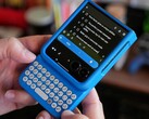 O Clicks Keyboard já está disponível para alguns telefones Android, incluindo a série Razr 2024 da Motorola. (fonte da imagem: Clicks)