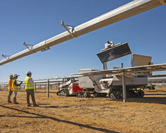 Robôs automatizam sistemas solares Escassez de mão de obra qualificada Redução de custos