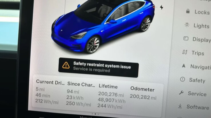 O Tesla Model 3 Performance 2018 de Lawrence já percorreu mais de 200.000 milhas com uma eficiência de 244 Wh/milhas. (Fonte da imagem: Tesla Joy via YouTube)