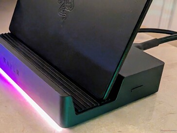 Razer Handheld Dock Chroma (fonte da imagem: Notebookcheck)