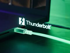 O executivo da Lenovo diz que &quot;ainda é cedo&quot; para que os sistemas adotem amplamente o Thunderbolt 5 (Fonte da imagem: Razer - editado)