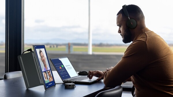 O monitor portátil Dell Pro 14 Plus também pode ser usado no modo retrato. (Fonte da imagem: Dell)