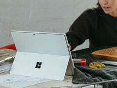 A Microsoft dará início a 2025 com novos lançamentos do Surface Laptop e do Surface Pro baseados em x86. (Fonte da imagem: Microsoft)