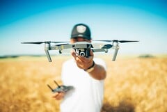 O feixe de laser dos drones será forte o suficiente para causar cegueira ou vaporizar materiais expostos. (Fonte da imagem: David Henrichs via Unsplash)