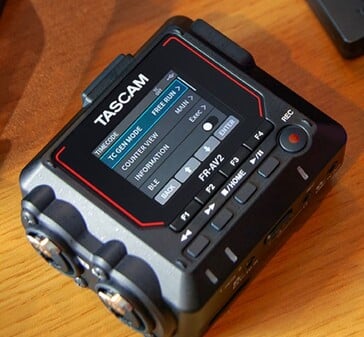 O gravador FR-AV2 pode gerar e sincronizar timecode através de conexões com fio de 3,5 mm e conexões BT opcionais. (Fonte da imagem: TASCAM)