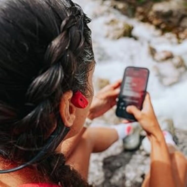 Os fones de ouvido Wing vêm em vermelho...