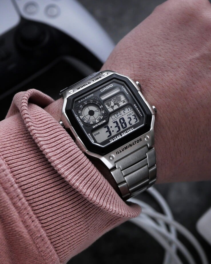 A Casio AE-1200WH com a pulseira de aço inoxidável em vez da nova pulseira de couro. (Fonte da imagem: Casio)